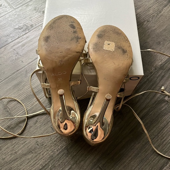 Aldo Gold Strappy Sandals Size 7 - Picture 4 of 6